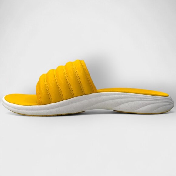 OluKai Komo Slide Sandals Yellow Hibiscus Men's Size 10 NWT No Box Lightweight - Picture 3 of 11